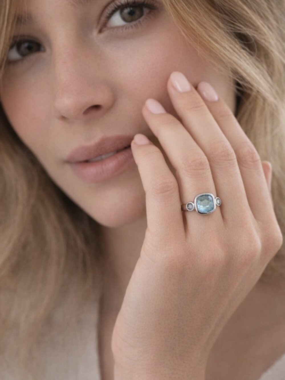 Tocara Sterling Silver and Pretty Blue Stone Ring (J82)